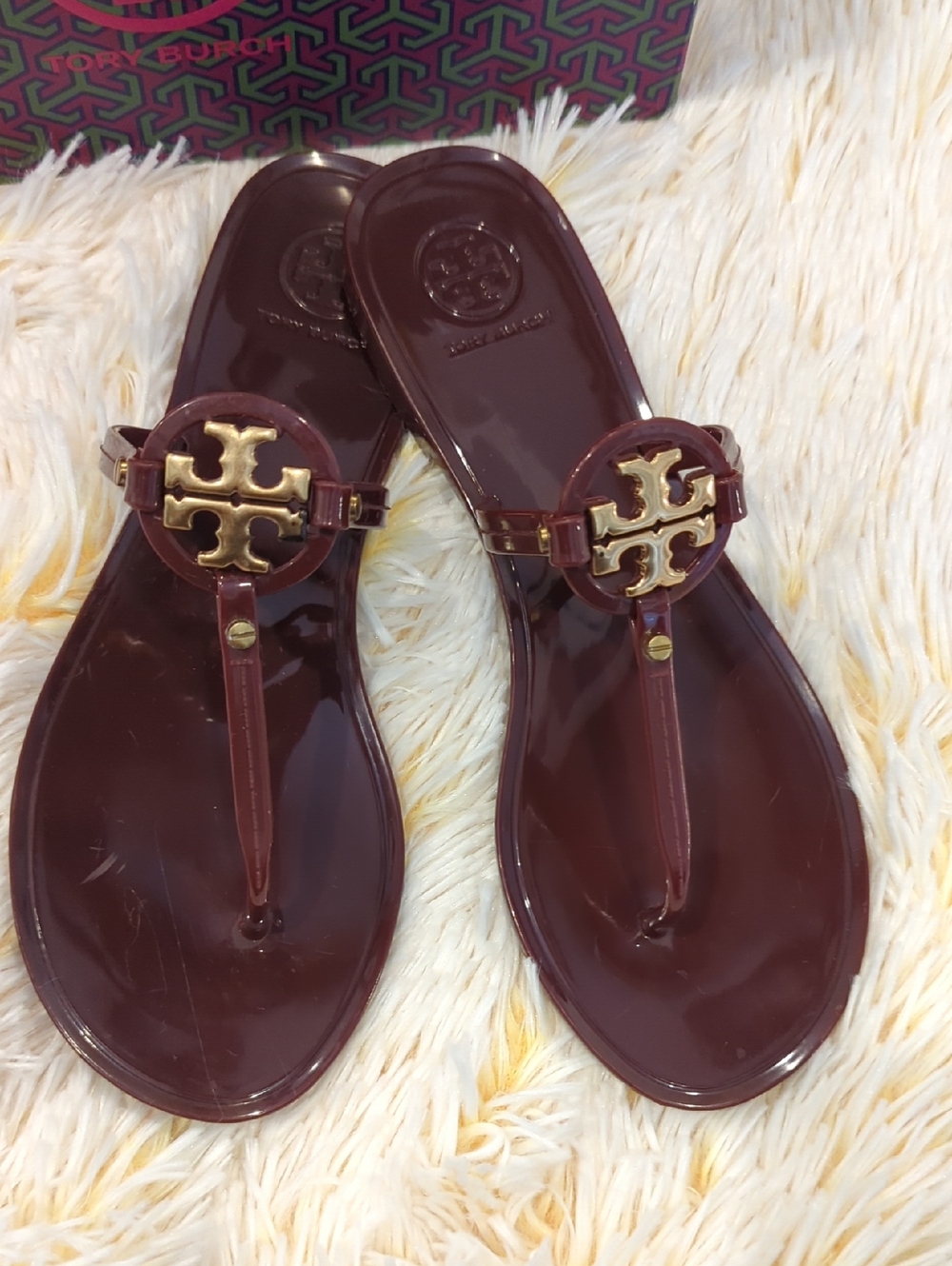 ❣️🩴Tory Burch  Mini Miller Jelly Thong Sandals In Bordeaux 🩴❣️ - Picture 5 of 10
